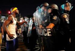 Protesters Smash Windows, Throw Bricks At Cops In Second Night Of St. Louis Violence Protesters Smash Windows, Throw Bricks At Cops In Second Night Of St. Louis Violence