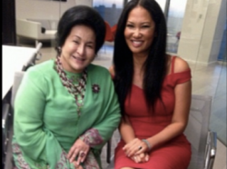 Malaysian PM Spent $130,000 In Embezzled Money At Hawaii Chanel Store ... Then Met Obama For 18 Holes Malaysian PM Spent $130,000 In Embezzled Money At Hawaii Chanel Store ... Then Met Obama For 18 Holes