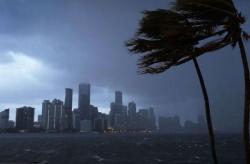 Floodwaters Climb 7 Feet In 90 Minutes As Irma's 'Eyewall' Batters Naples Floodwaters Climb 7 Feet In 90 Minutes As Irma's 'Eyewall' Batters Naples