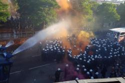 Watch Live: "Hamburg Is A Warzone" - Militant G-20 Anarchists Riot, Clash With Police, Burn Cars, Smash Stores: 