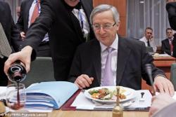 Video Re-emerges Of Drunk EU Chief Jean-Claude Juncker Slapping, Kissing EU Leaders