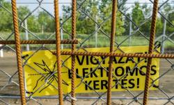 Hungary Unveils New Electrified Border Wall, Watch Towers, And Guards With Machine Guns Hungary Unveils New Electrified Border Wall, Watch Towers, And Guards With Machine Guns