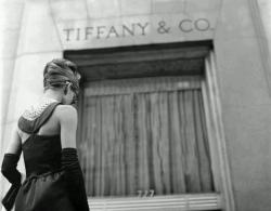 BARRICADES AT TIFFANY’S: Company Issues Sales Warning Due to Anti-Trump Protesters