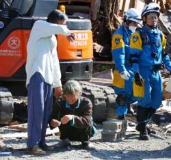 "Buried Alive" - Dramatic Photos From A Quake-Stricken Japan